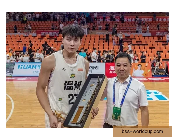 佛山南狮后卫姚玺龙加盟温州队 佛山南狮后卫姚玺龙加盟温州队